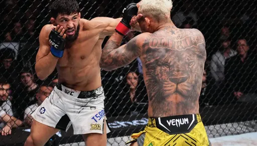 Бывший чемпион UFC тремя словами отреагировал на победу Царукяна над Оливейрой