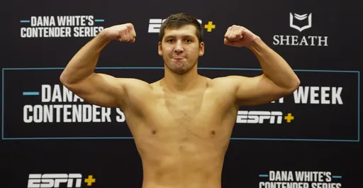 Бывший чемпион Eagle FC Дияр Нургожай нокаутировал поляка и получил контракт с UFC