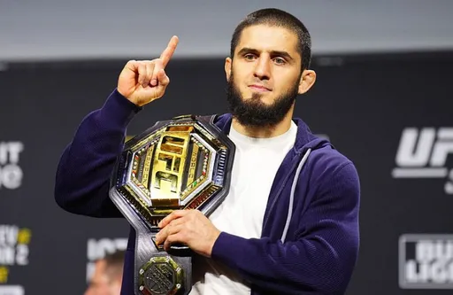 Махачев заявил, что не завершит карьеру без второго пояса чемпиона UFC