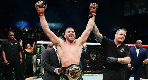 Дю Плесси назвал условие боя с Махачевым за титул чемпиона UFC в среднем весе