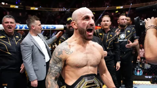 Сен-Пьер назвал Волкановки лучшим бойцом в MMA, сравнив его с собой