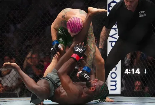 Появилось видео нокаута в титульном поединке О’Мэлли и Стерлинга на UFC 292
