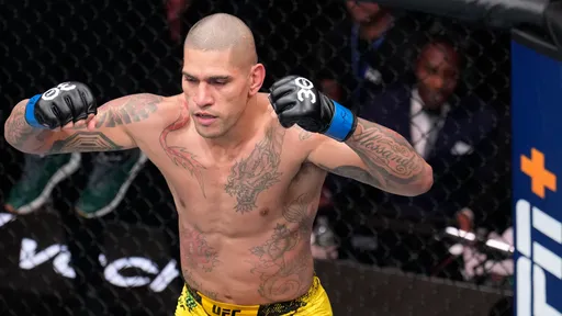 Чемпион UFC Перейра провел спарринг с Туивасой