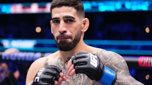Топурия проведет бой с Холлоуэем 6 октября на турнире UFC 307