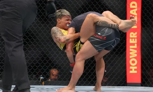 Стали известны обладатели бонусов на турнире UFC Long Island