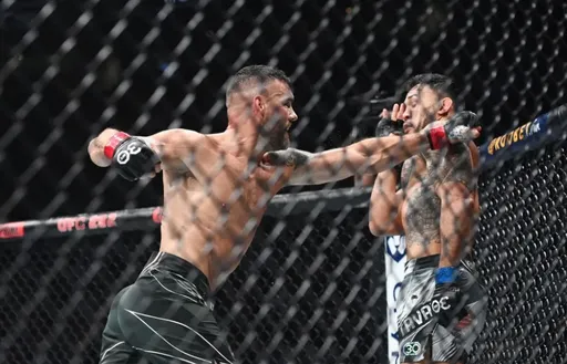 Вайдман проиграл Таваресу единогласным решением судей на UFC 292