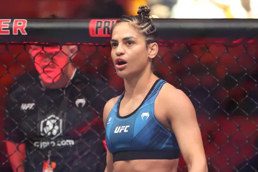 Бывший боец UFC Кальвильо объявила о завершении карьеры