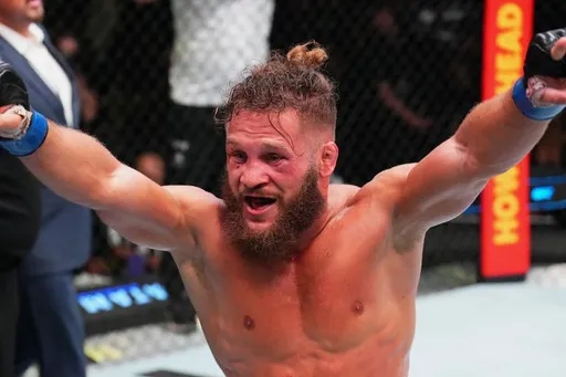 Обновленные рейтинги UFC: Физиев занял 7-ю строчку, Царукян – 10-ю