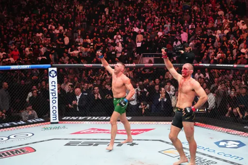 Кормье: никогда бы не подумал, что Дю Плесси завоюет чемпионский титул UFC