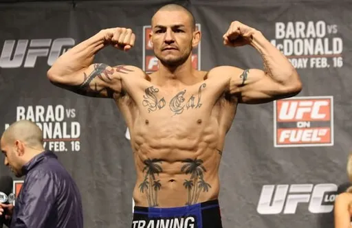 41-летний Свонсон эффектно нокаутировал 36-летнего Куарантилло на UFC on ESPN 63