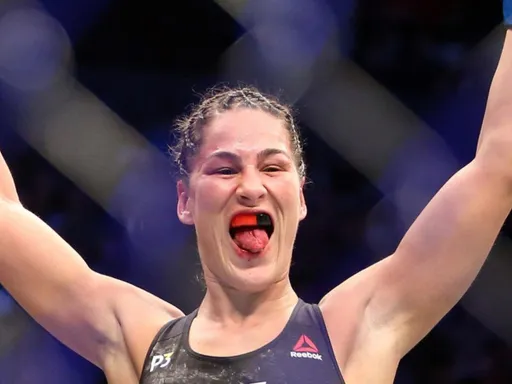 Боец UFC Джессика Ай показала фото в купальнике