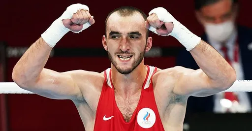 Чемпион мира по боксу Гаджимагомедов заявил, что вложит призовые в строительство многоэтажного дома в Махачкале