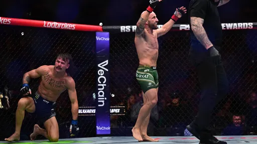 Лопес прервал молчание после поражения от Волкановски в реванше за титул UFC