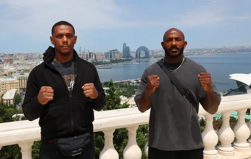Полутяжеловесы UFC Хилл и Раунтри прилетели в Баку и провели битву взглядов