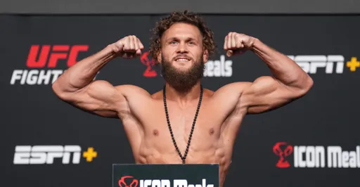Физиев и Торрес показали одинаковый вес перед боем на турнире UFC в Баку