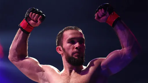 Еще один воспитанник Нурмагомедова приблизился к титулу PFL: Хавалов победил Стотса в кровавой битве