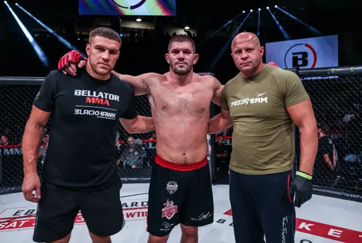 Триумф Молдавского и Токова, первое поражение Авсараговой: как прошел турнир Bellator 298