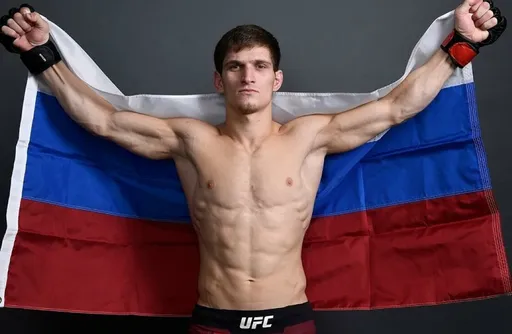 Cтавим на победу Евлоева и тоталы в женских боях на UFC 297: экспресс-прогноз на 21 января