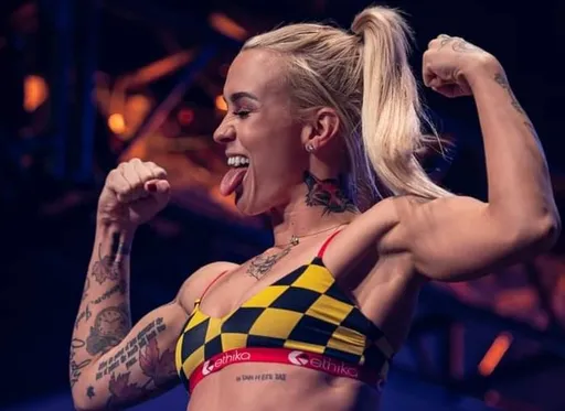 Боец BKFC Тэйлор Старлинг показала фото в нижнем белье