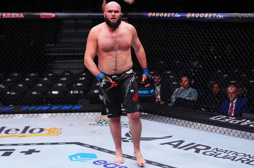 Газиев: чемпион UFC Джонс должен убегать от меня