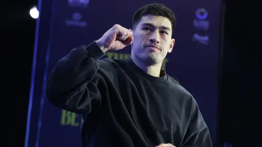 Гендиректор RCC Boxing прокомментировал решение Бивола отказаться от титула WBC