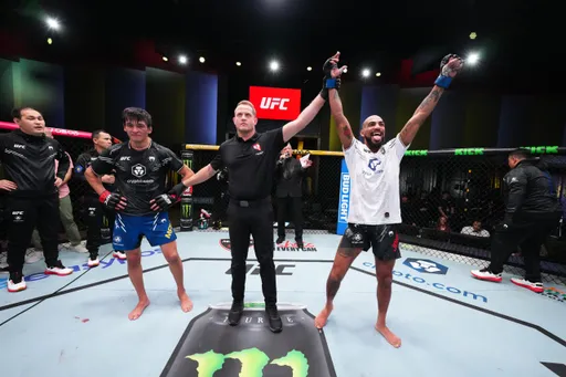 Казахстанский боец Максум потерпел первое поражение в карьере на UFC Vegas 85