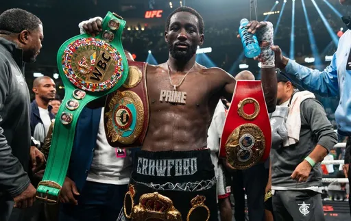 Тренер Кроуфорда высказался о лишении боксера титула IBF
