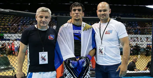 Таджикский боец попросил главу UFC подписать его в организацию и получил приглашение на DWCS