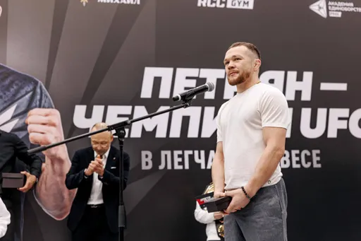 Екатеринбург поздравляет Петра Яна с завоеванием титула чемпиона UFC