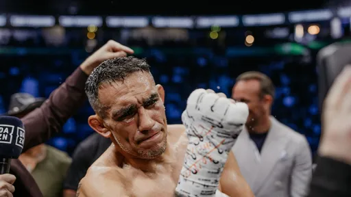 Фергюсон победил Спенсера и стал чемпионом Misfits Boxing в среднем весе