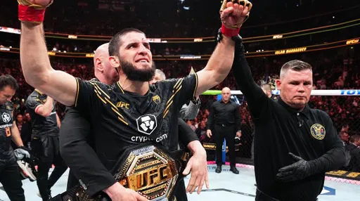 Россиянин Махачев установил новый рекорд UFC