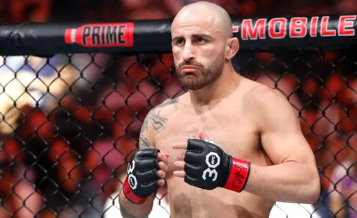 Бывший чемпион UFC Волкановски назвал сроки возвращения в октагон