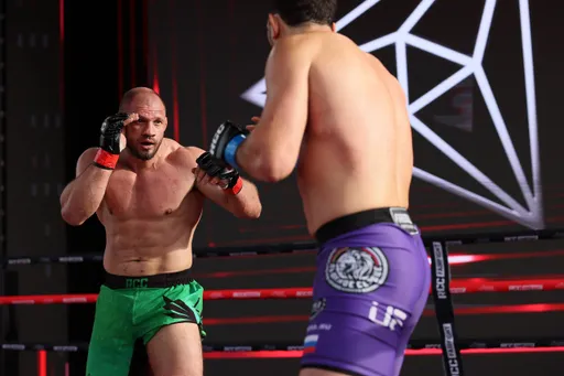 Штырков победил Петросяна решением судей в со-главном бою турнира RCC Fair Fight 33