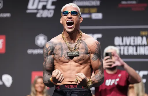 Бывший чемпион UFC Оливейра рассказал, когда и где планирует провести следующий бой
