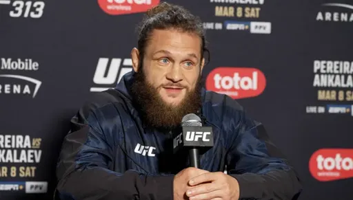 Физиев объяснил, почему Махачев сохранит пояс UFC в 2025 году