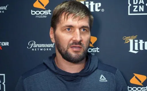 Минаков: бой Волкова и Павловича удваивает шансы России на завоевание пояса UFC