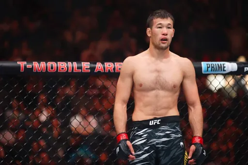 Черная полоса в жизни Рахмонова: новая травма, исключение из рейтинга UFC и жена под следствием