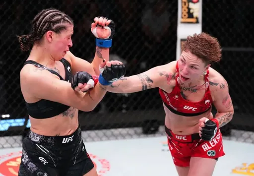 Алексеева потерпела первое поражение в UFC, проиграв британке Диксон