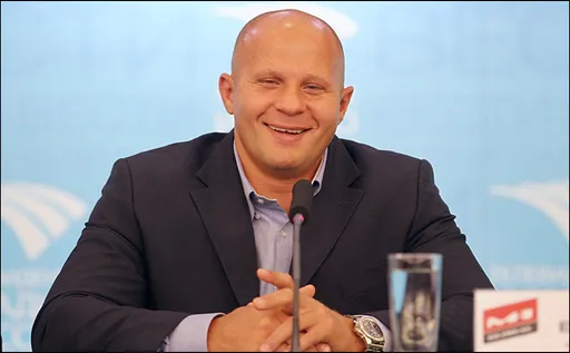 Федор Емельяненко показал, как в свои 48 лет работает на турнике