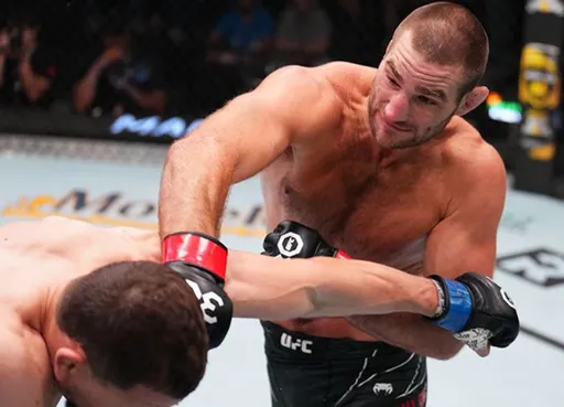 Стрикленд показал состояние глаза после боя с Абусупьяном Магомедовым на UFC Vegas 76