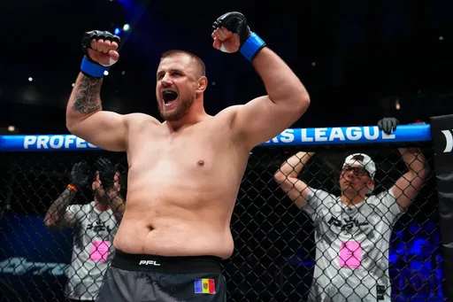 Романов проведет бой с Насименто 12 апреля на турнире PFL в Чикаго