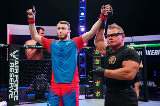 Махачев поздравил Магомедкеримова с чемпионством в PFL