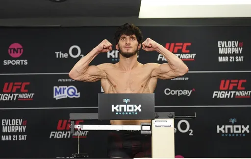 Евлоев оказался тяжелее Мерфи перед боем на турнире UFC в Лондоне