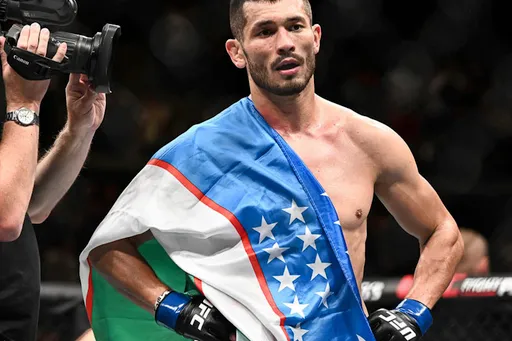 Узбекский боец Мурадов победил Барберену на турнире UFC Fight Night 224