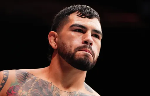 Эрнандес прокомментировал снятие с боя с де Риддером на турнире UFC в Ванкувере