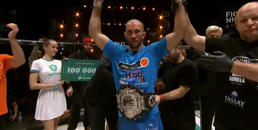 Сарнавский – чемпион, Райзен победил Сибскану, рыцари подрались в клетке: Fight Nights 123 удивил публику