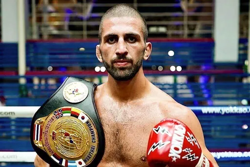 Саламов победил Смояна на турнире Hardcore MMA и завоевал чемпионский пояс
