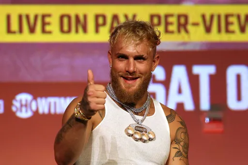 Джейк Пол может провести бой с Усиком по правилам MMA в 2026 году