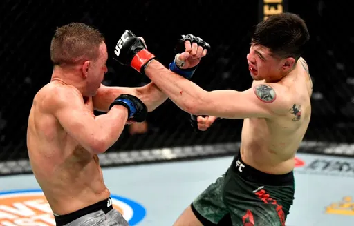 Морено рассказал, как планирует завершить бой с Кара-Франсом на UFC 277