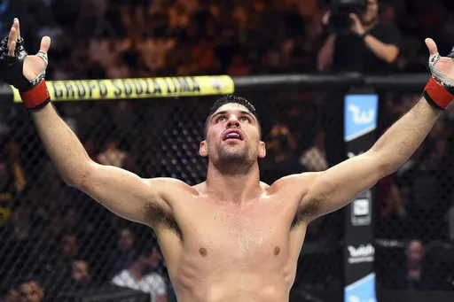 Люке победил дос Аньоса единогласным решением судей на турнире UFC Vegas 78